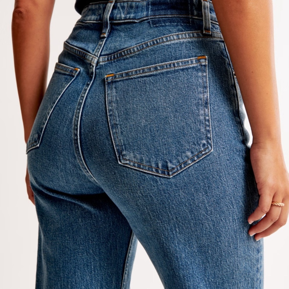 Abercrombie & Fitch High-Rise Straight Leg Jeans - Light Blue Denim - SHORT - Picture 8 of 8
